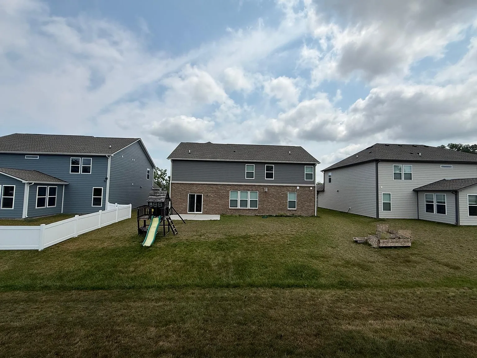 600 Hawking Ct — Photo 2