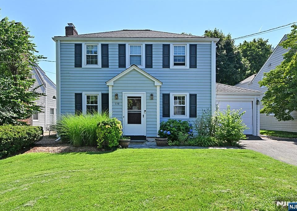 1st image of 138 E Magnolia Ave