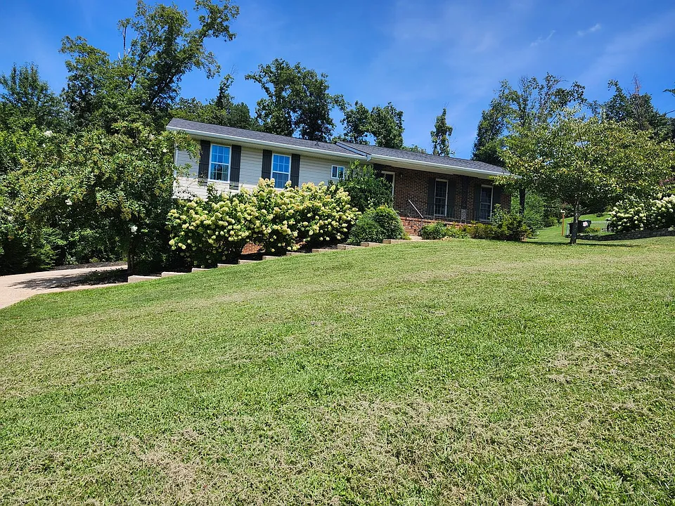 2924 Old Britain Cir