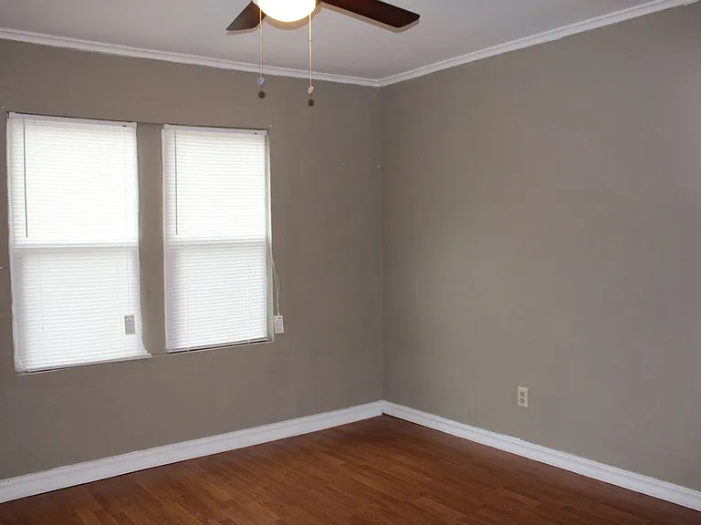 209 W Douglas Dr — Photo 8
