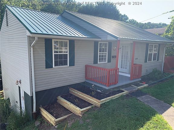 3rd image of 697 Forest Cir