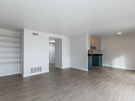 2nd image of 3016 Clay St #4D