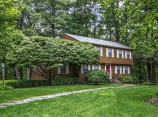 4 Juniper Ln, Dover, MA 02030