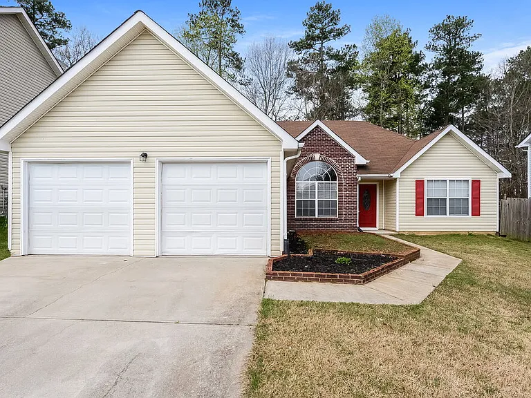 5467 Sapphire Cir — Photo 1