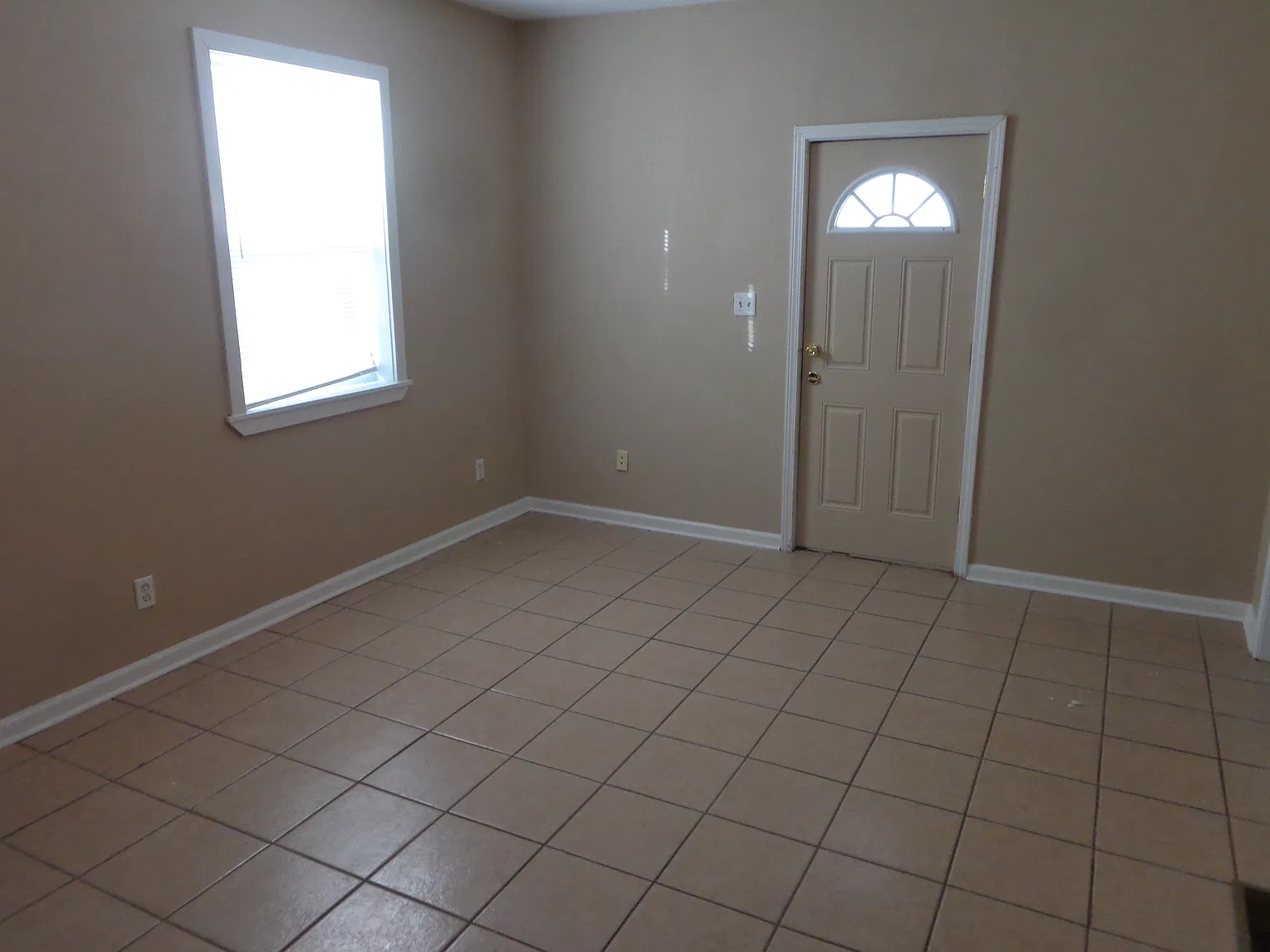 5 bed, 2.5 bath, 2120 sqft, $2,225 — Photo 4