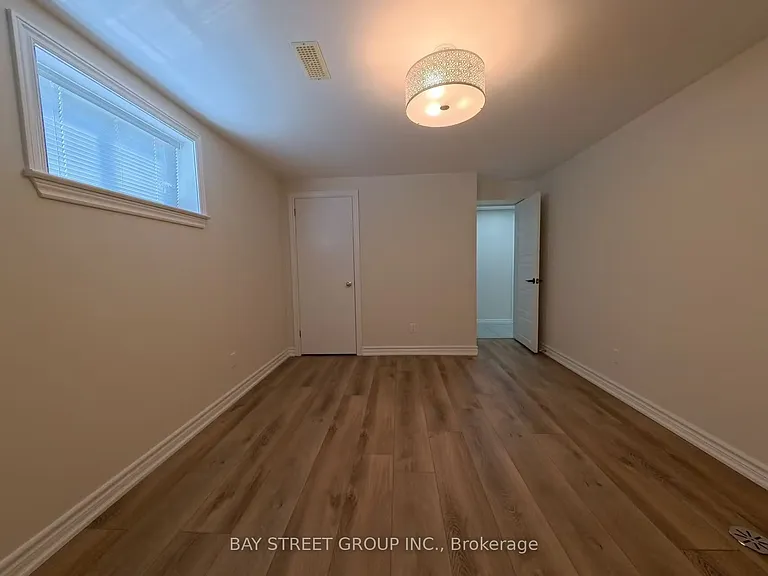 402 Osiris Dr — Photo 32