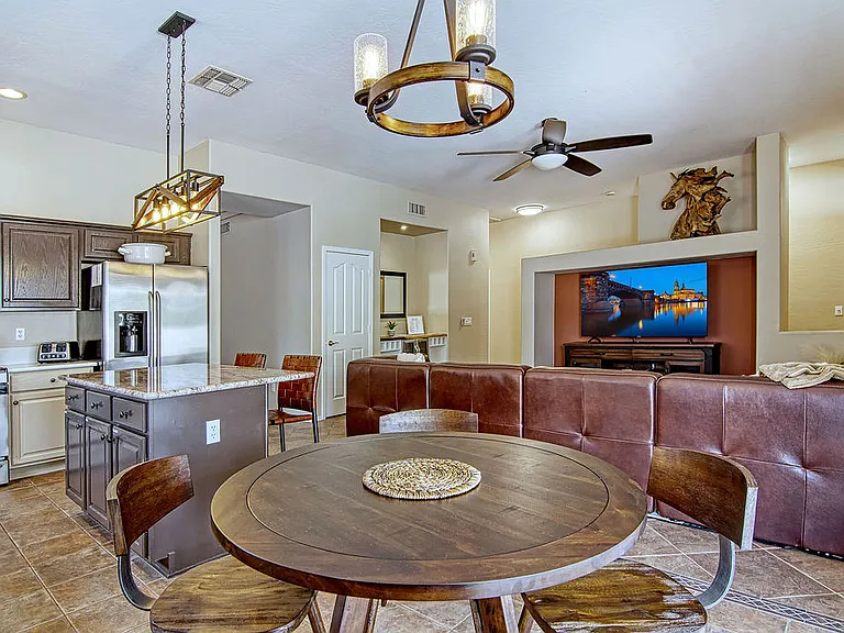 2144 W Olive Way — Photo 4