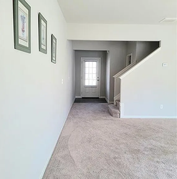 76 Greenfield Dr — Photo 3