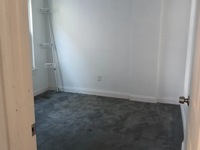 1673 W Grand St — Photo 2