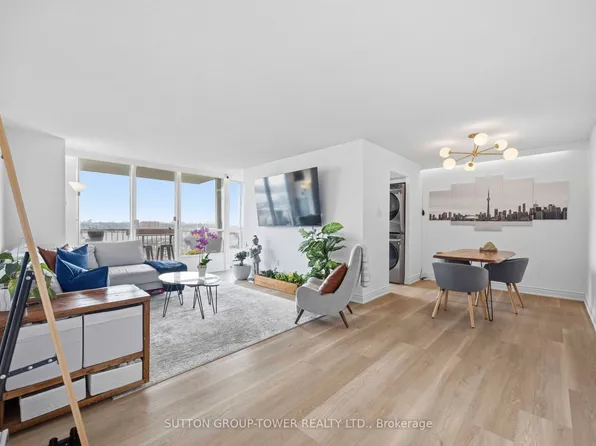 3077 Weston Rd #1901, Toronto, ON M9M 3A1