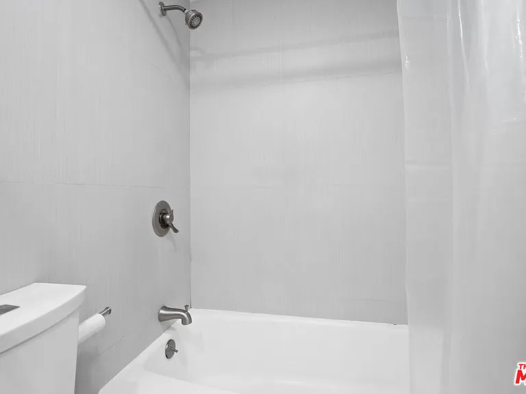 800 W 1st St #1409 — Photo 26