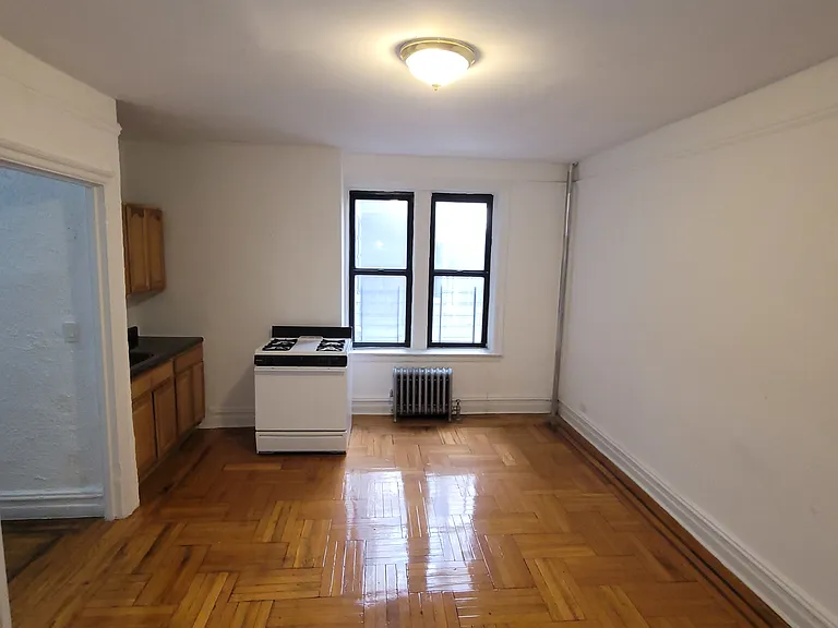2825 Grand Concourse #A1 — Photo 2