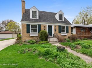 208 N Main St, Mount Prospect, IL 60056