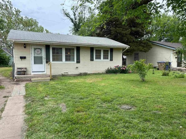 430 Elm Ave, Valley Center, KS 67147