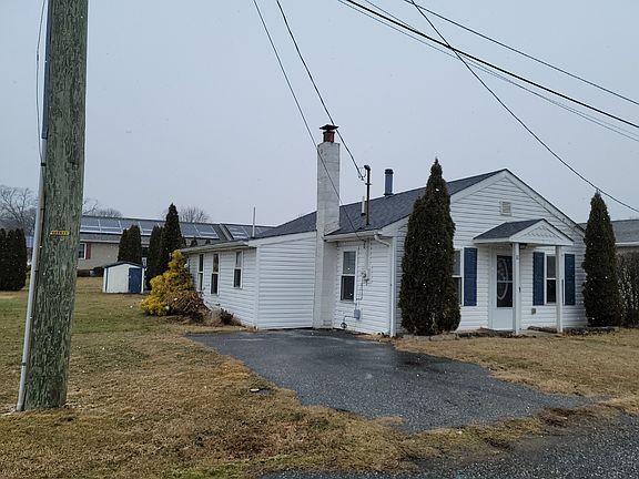 3rd image of 11 University Dr
