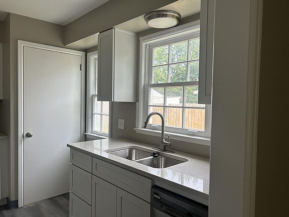 5th image of 2416 E Livingston Ave