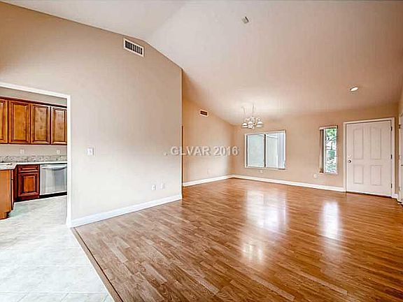 3rd image of 10200 Crescent Creek Dr