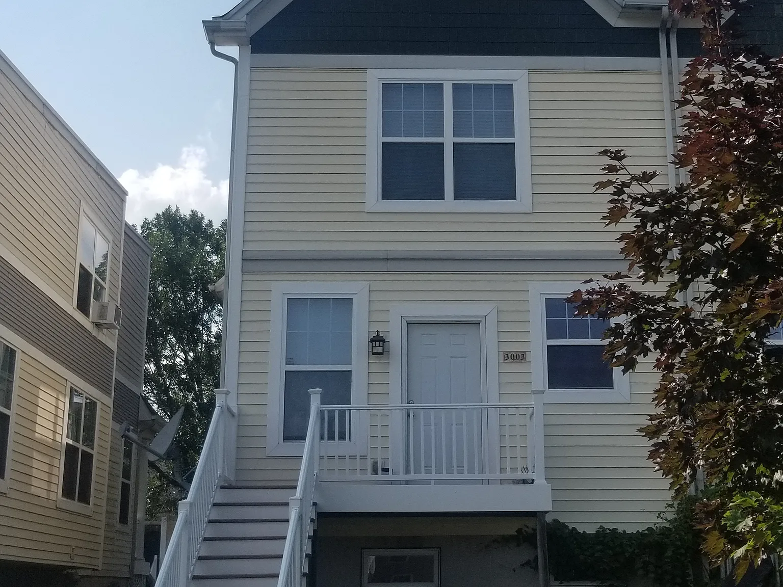 3 bed, 2.5 bath, 2240 sqft, $2,400 — Photo 2