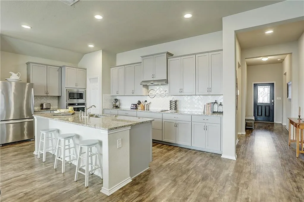 3 bed, 2.0 bath, 2150 sqft, $2,250 — Photo 4