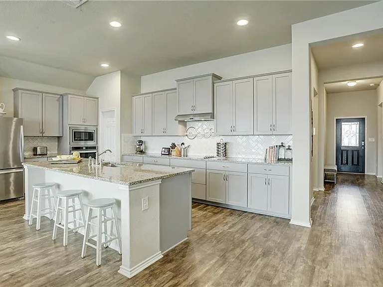 111 Finley St — Photo 4