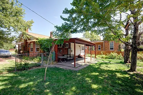 1810 Walnut St Photo 1