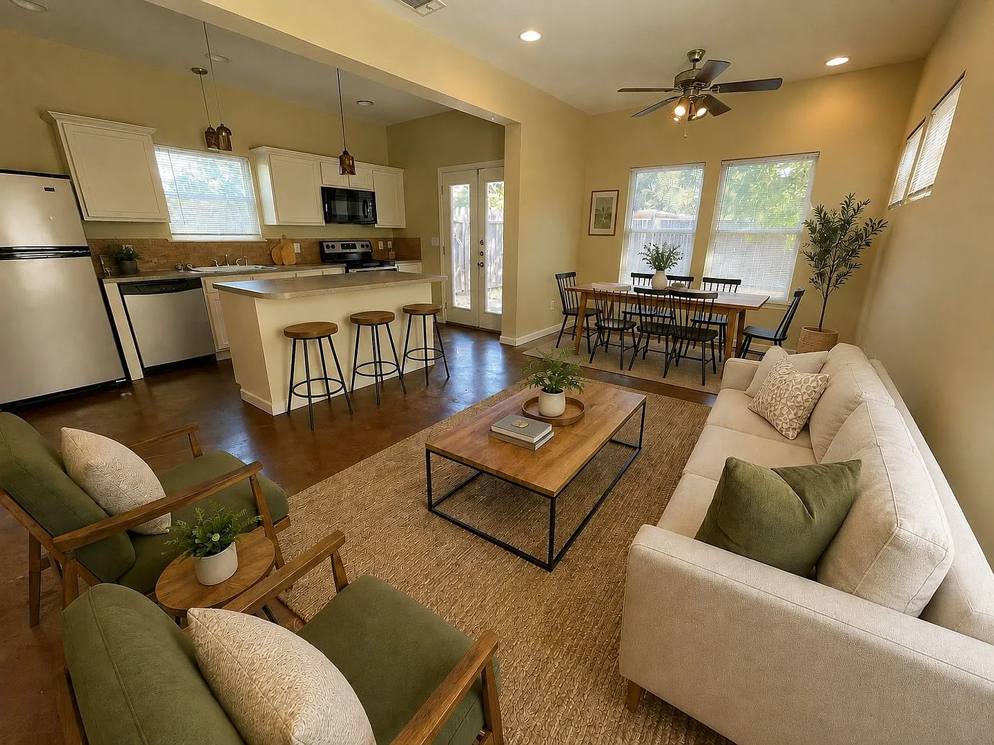 4bed/2bath Duplex on 51st/Guadalupe - Fenced Yard — Photo 3