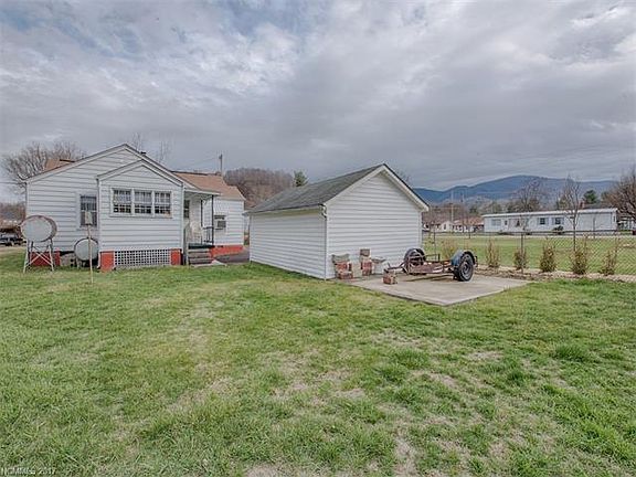 2nd image of 550 Camelot Dr