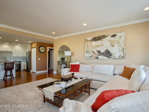 970 Harris Rd UNIT 32, Grayslake, IL 60030