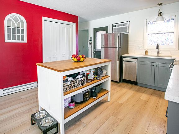 3rd image of 2286 28th Ave SW APT 306