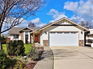 1054 SW Ironwood Dr, Grants Pass, OR 97526