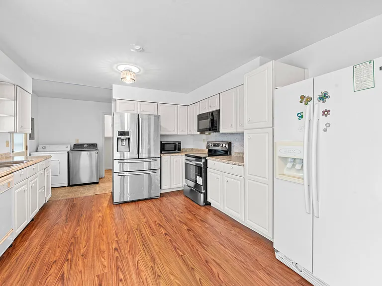 109 Landmeier Rd — Photo 20
