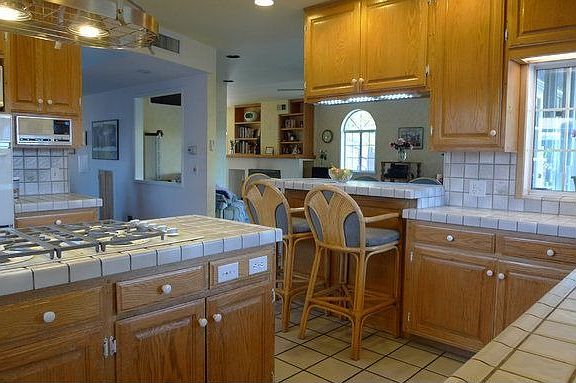 Large kitchen/lots of storage