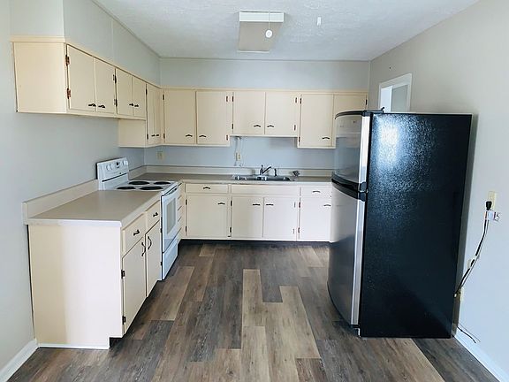 4th image of 1015 Woodward Ave