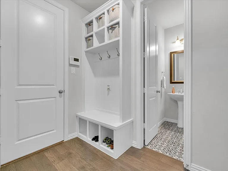 3905 Saint Ives Ln — Photo 28