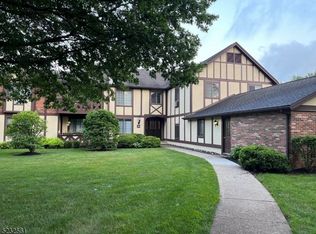 24B Canterbury Rd, Chatham, NJ 07928