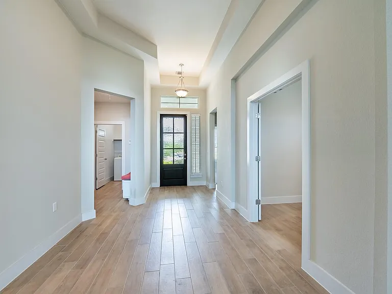 1012 Heartleaf Dr — Photo 2