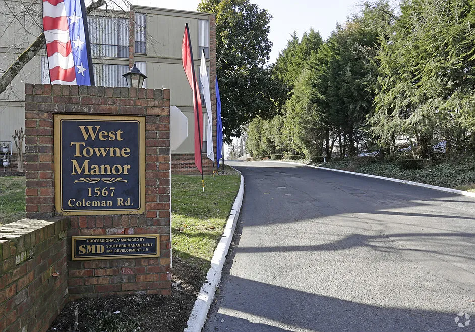 West Towne Manor — Photo 1