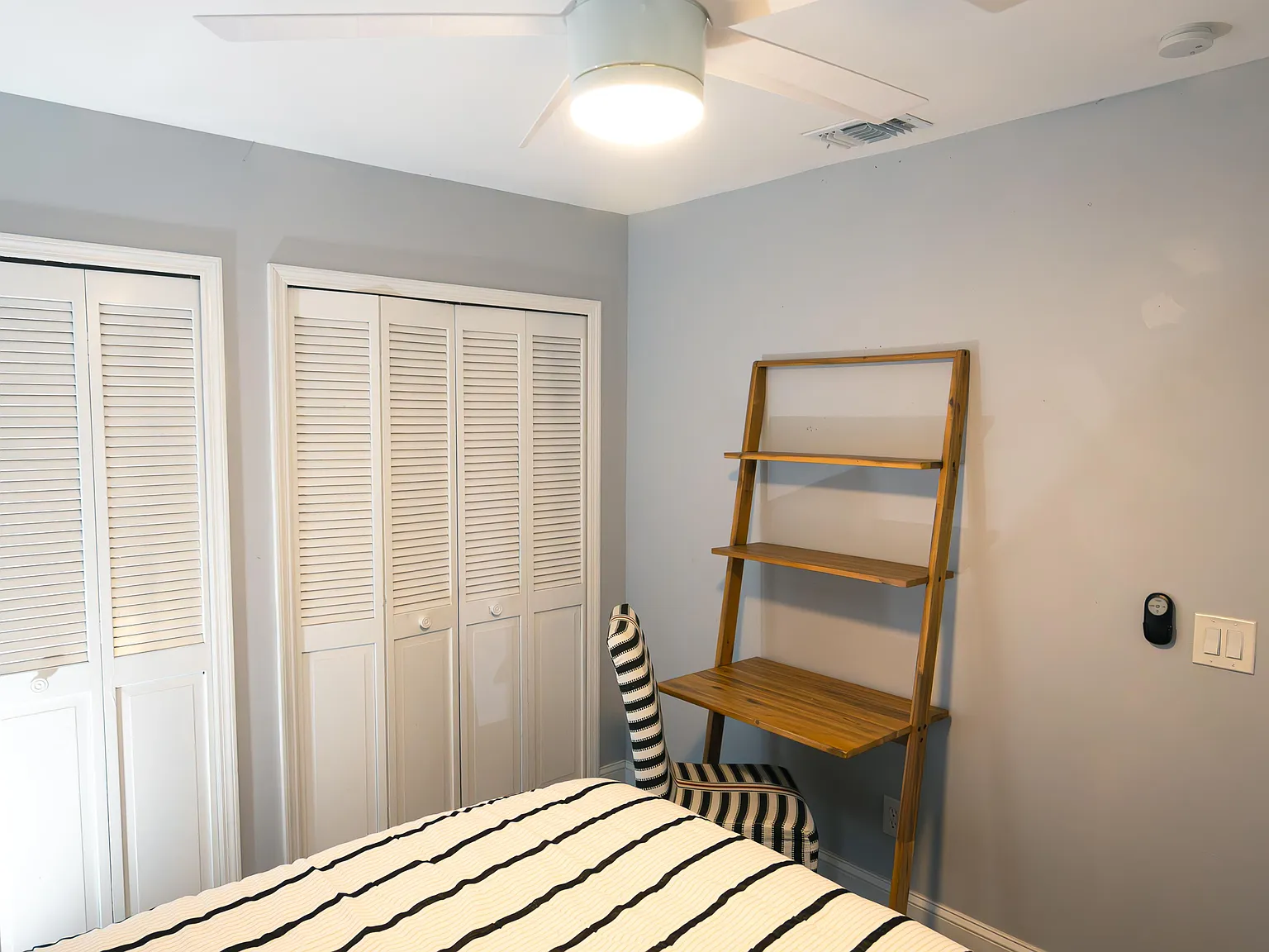 4 bed, 2.5 bath, 2437 sqft, $918 — Photo 3