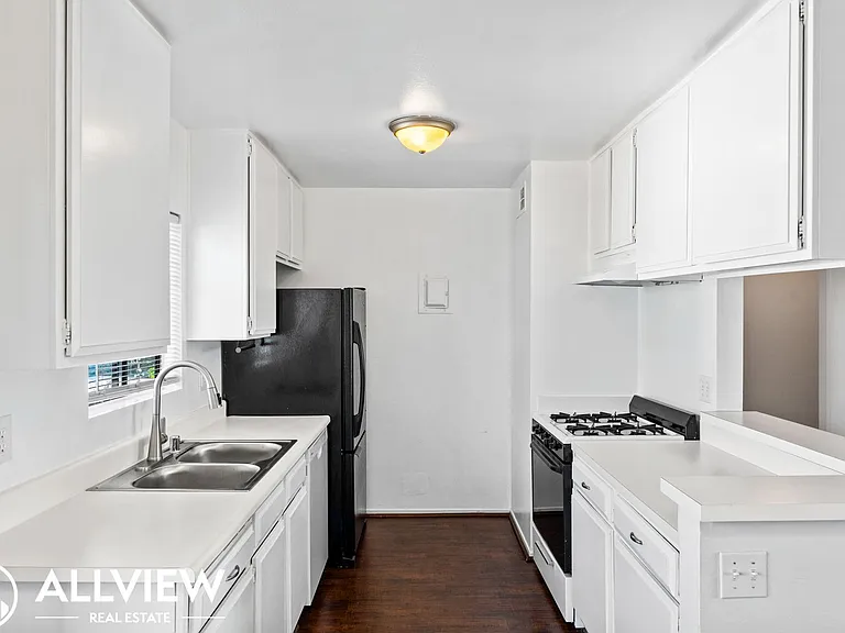 34052 Alcazar — Photo 2