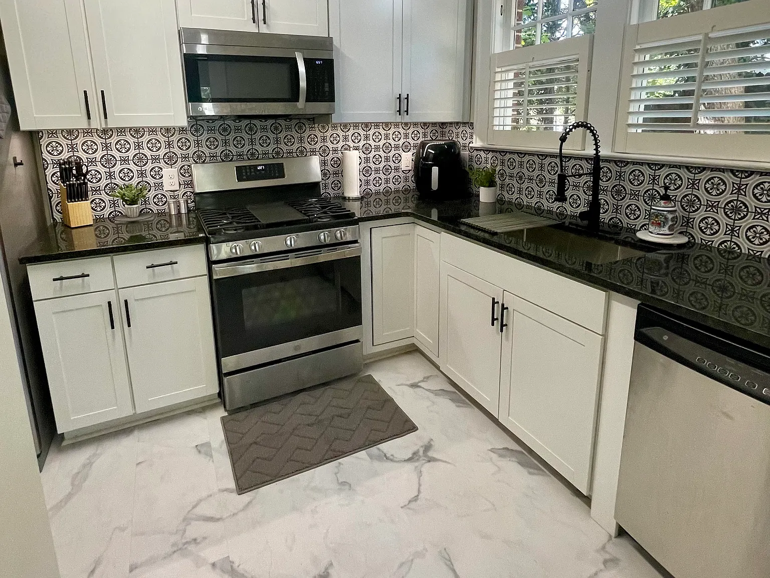 2 bed, 1100 sqft, $2,200 — Photo 3