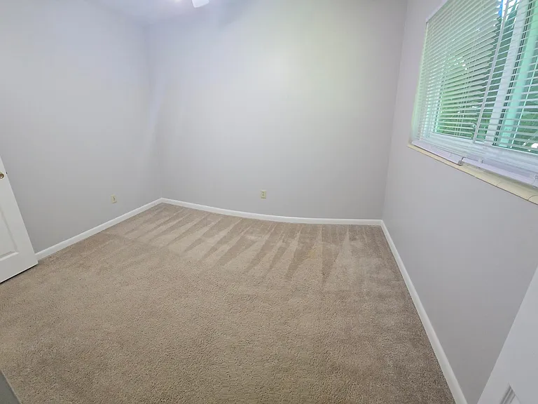 712 Newport Dr — Photo 16