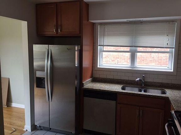 4th image of 4707 Washington St APT 203