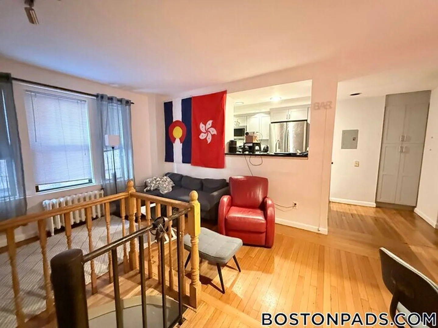 452 Park Dr — Photo 2