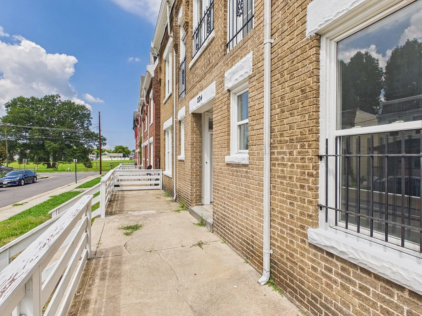3 bed, 1.0 bath, 1275 sqft, $1,550 — Photo 4
