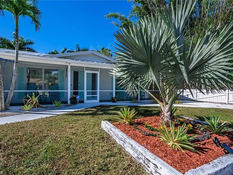28 Constitution Dr — Photo 3