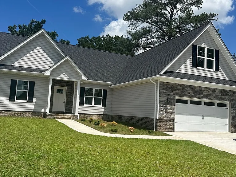 645 Glensford Dr — Photo 1
