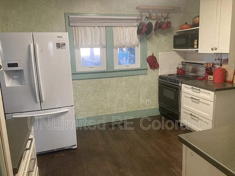 410 Comanche St — Photo 5