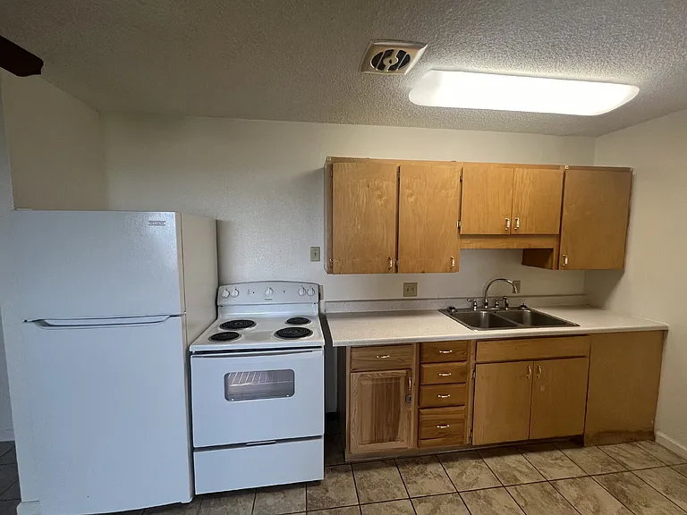 220 N 8th St #9 — Photo 3