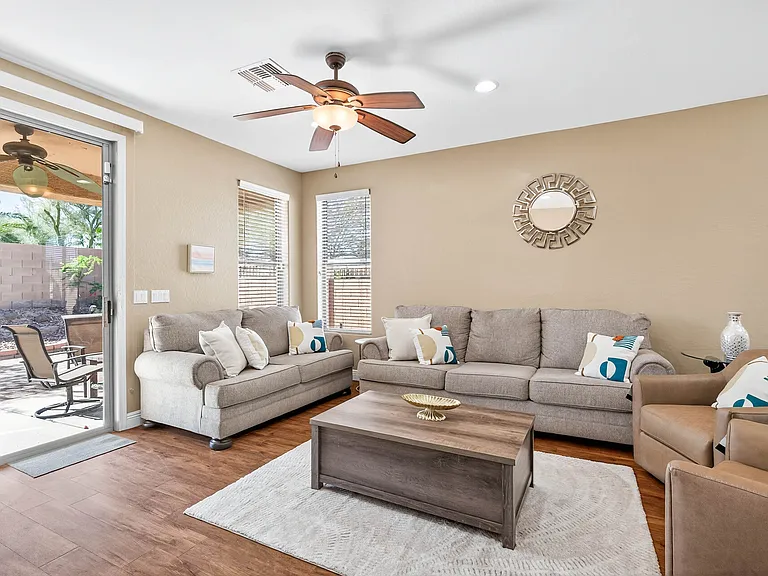 2433 W Ellis St — Photo 30