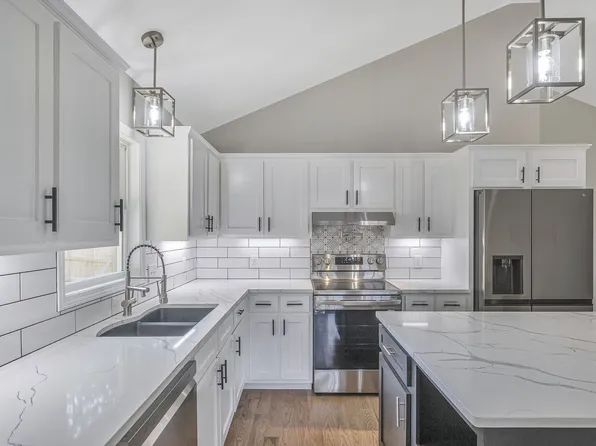 1617 Briarwood Dr, Lawrenceburg, TN 38464